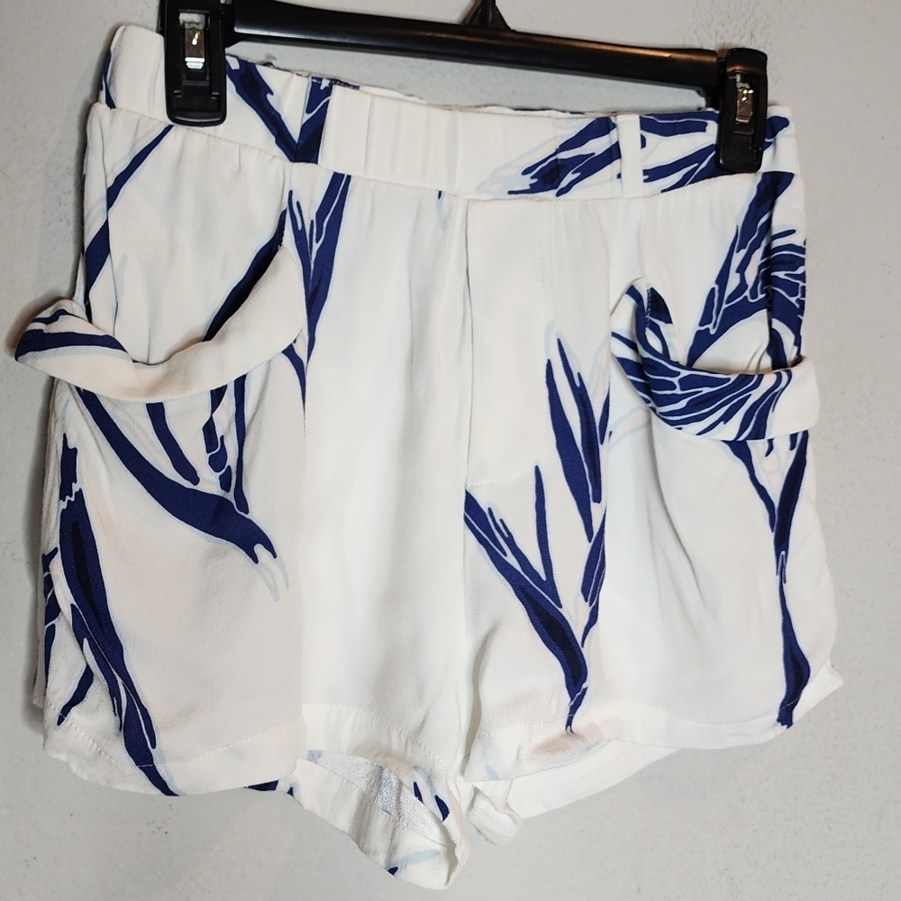 Viktoria & Woods Viscose Blue White Shorts. Size 1 or small. Stretch waist